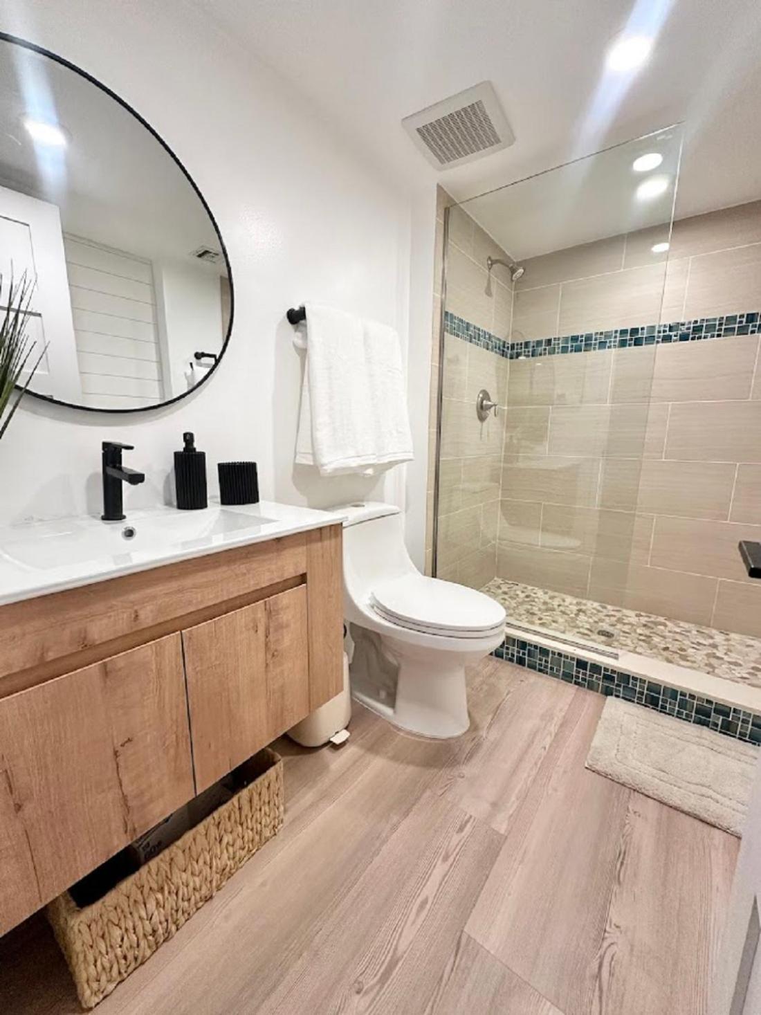 Seaside Serenity, Brand New 2 Bed 2 Bath Pool Area, Tennis Pickleball 2024 Remodel