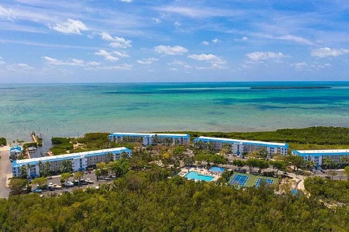 Seaside Serenity, Brand New 2 Bed 2 Bath Pool Area, Tennis Pickleball 2024 Remodel * Tavernier
