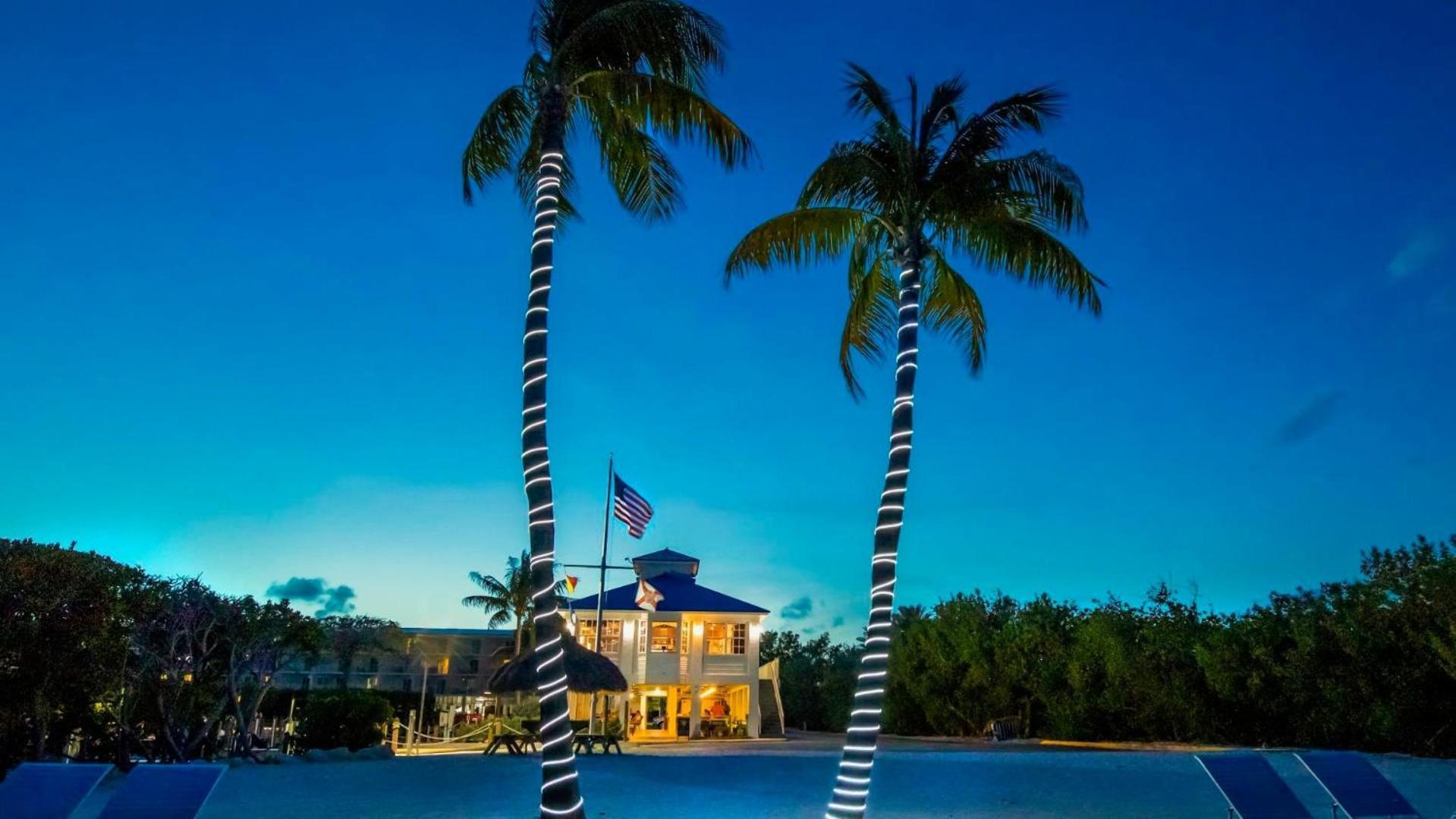 Seaside Serenity, Brand New 2 Bed 2 Bath Pool Area, Tennis Pickleball 2024 Remodel * Tavernier